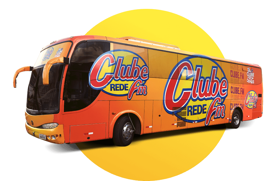 Ônibus da Clube FM com envelopamento completo em vinil