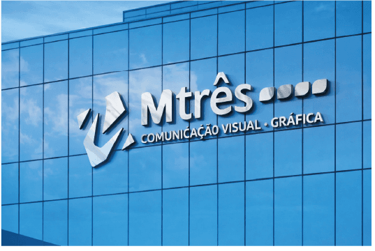 Letras caixa em relevo aplicadas sobre fachada de vidro espelhado